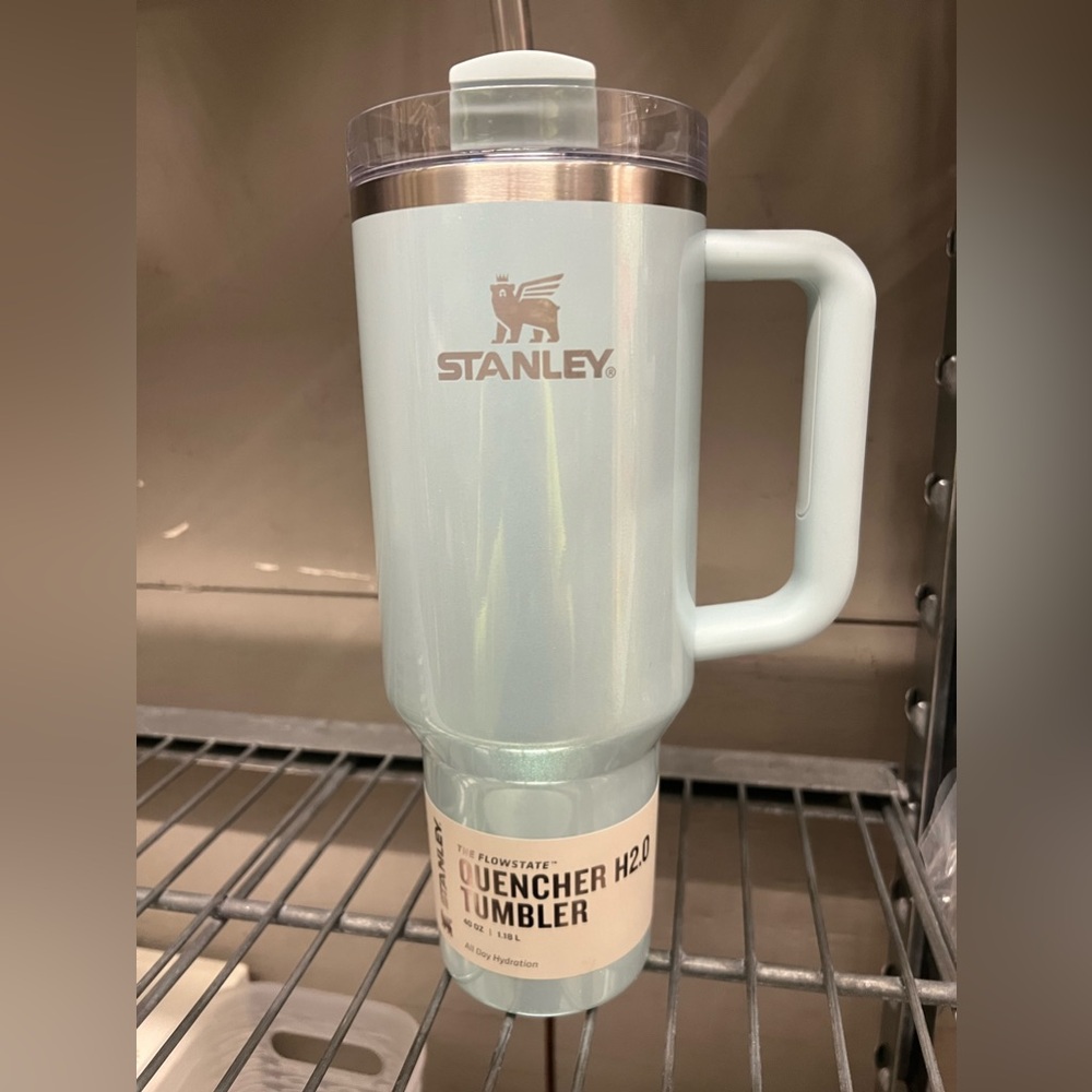 EXCLUSIVE Stanley 40 oz Stainless Steel H2.0 Flowstate Quencher Blueberry Milk